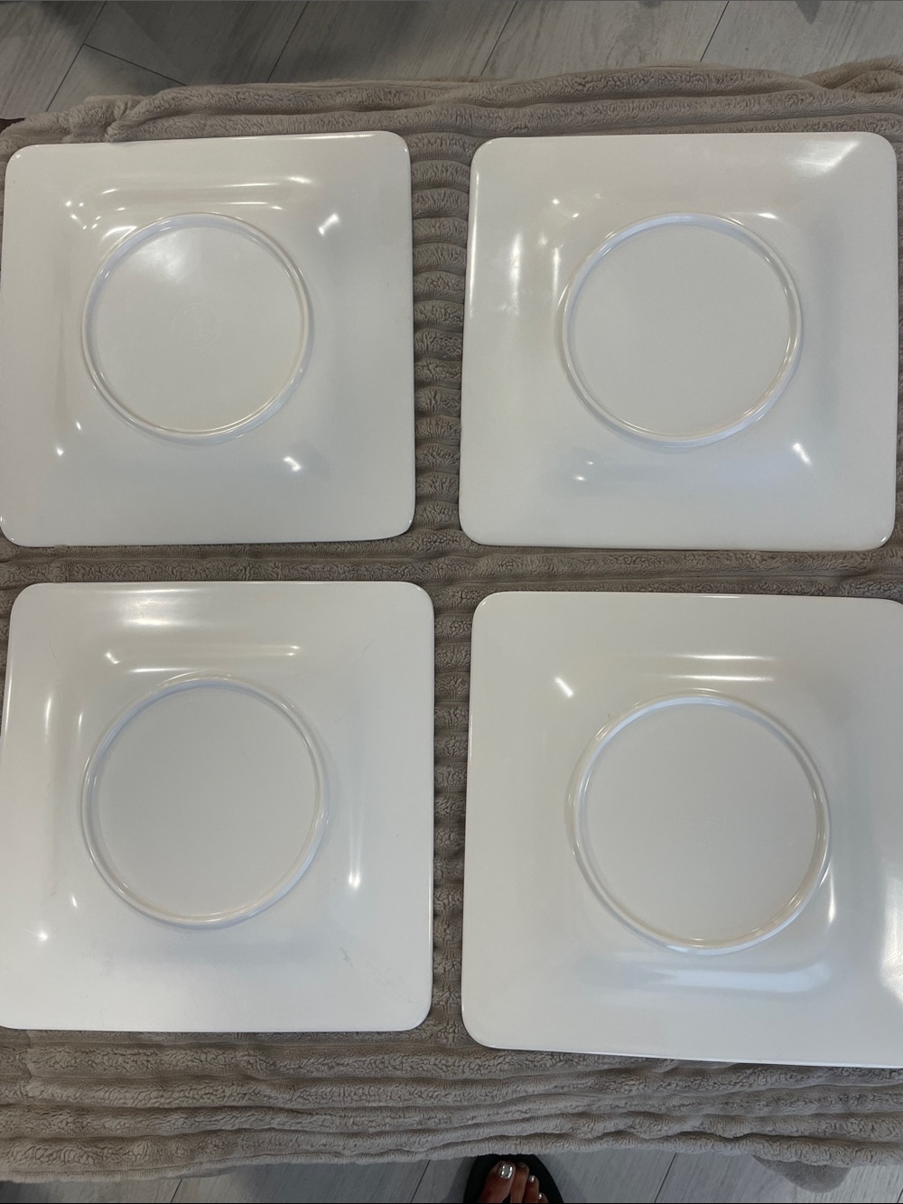 Set of 4 Floral Square plastic DINNER Plates - Red, Orange, Aqua, Green Accents - Picture 2 of 4